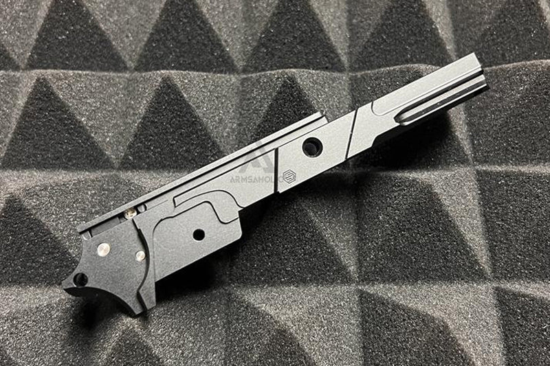 Load image into Gallery viewer, EDGE Custom "STRAT" 3.9 inch Aluminum Frame for Hi-Capa - Black #EDGE-AF001-39-BK