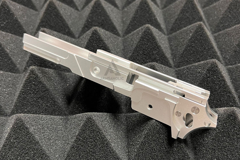 Load image into Gallery viewer, EDGE Custom "STRAT" 3.9 inch Aluminum Frame for Hi-Capa - Silver #EDGE-AF001-39-SL