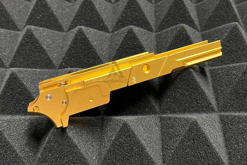 Load image into Gallery viewer, EDGE Custom &quot;STRAT&quot; 3.9 inch Aluminum Frame for Hi-Capa - Gold #EDGE-AF001-39-GD
