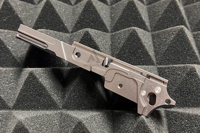 Load image into Gallery viewer, EDGE Custom &quot;STRAT&quot; 3.9 inch Aluminum Frame for Hi-Capa - Grey #EDGE-AF001-39-GY
