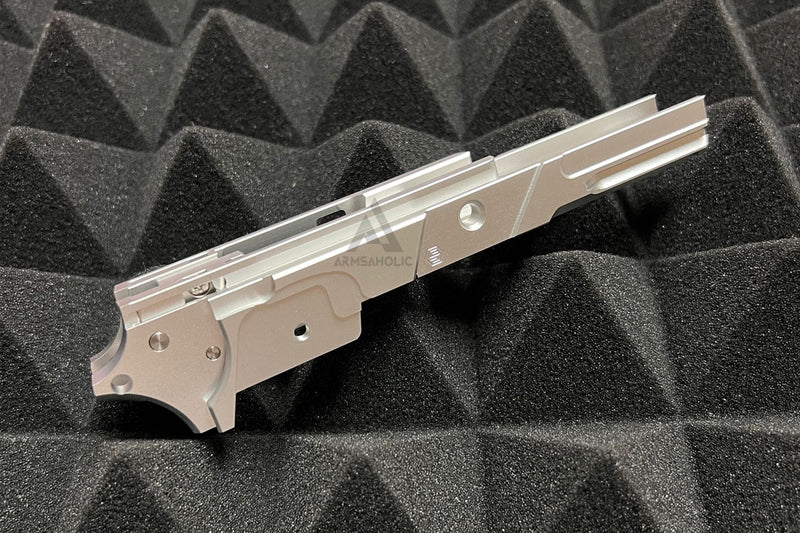 Load image into Gallery viewer, EDGE Custom &quot;STRAT&quot; 3.9 inch Aluminum Frame for Hi-Capa - Silver #EDGE-AF001-39-SL

